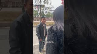 Download Lagu Ik lachte tot de pijn in mijn buik. Ik lachte opnieuw. Ik verloor als ik niet lachte na het lezen e MP3