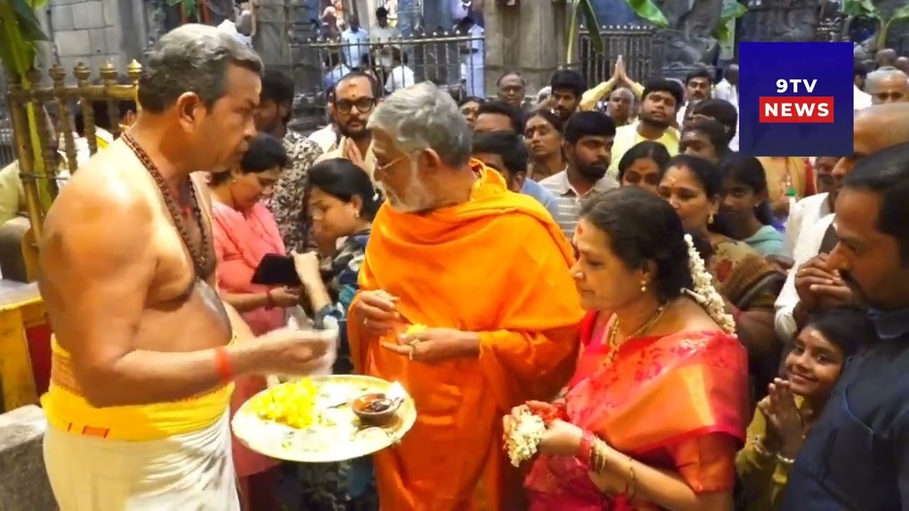 శ్రీకాళహస్తీశ్వర దేవస్థాన ఆలయంలో ఆదివారం ప్రముఖ సినీ నటుడు తనికెళ్ల భరణి స్వామిని దర్శించారు