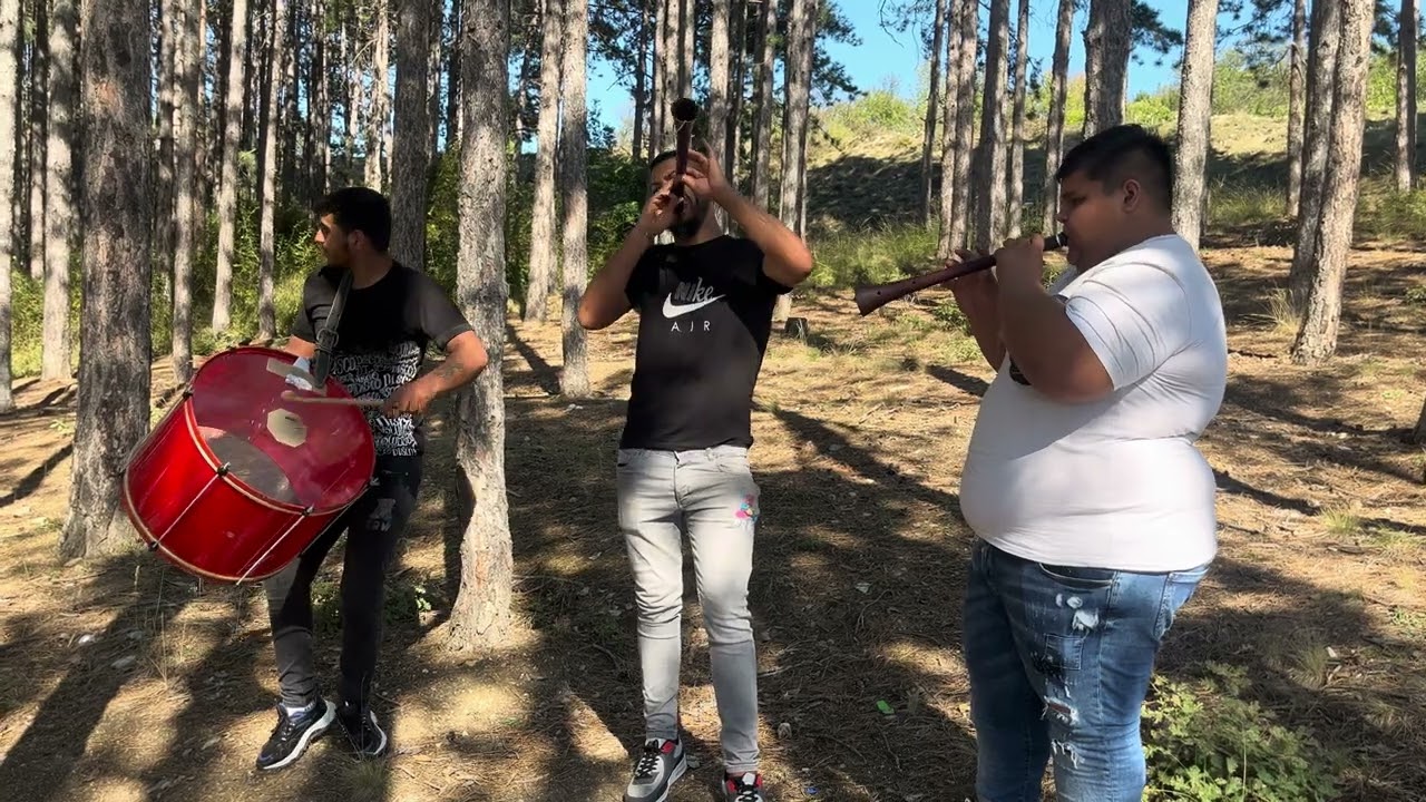 На пролет розите цъфтяха зурни