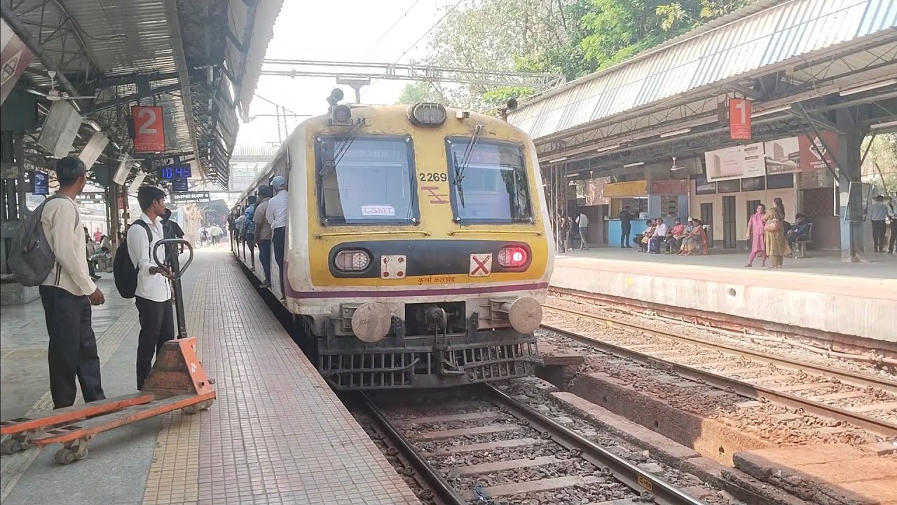 Indian local train videos live today at the railway station | Mumbai local trains journey video 