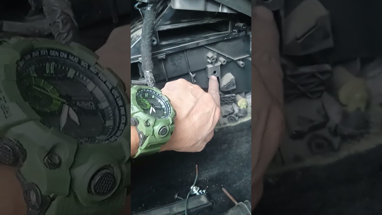 Радиатор печки Форд Фокус 3, ФФ 3, снятие без разбора панели приборов. Слетели патрубки печки ФФ 3