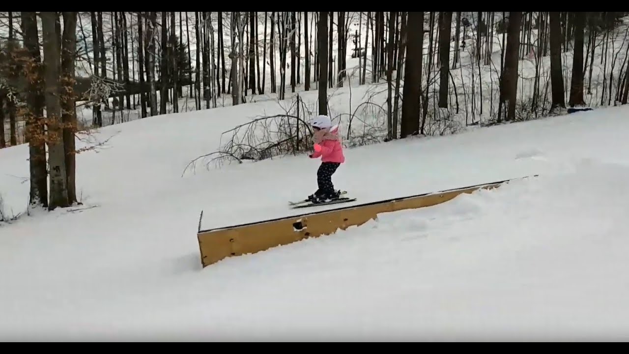 Four year old girl nailed ski jumping for the first time!