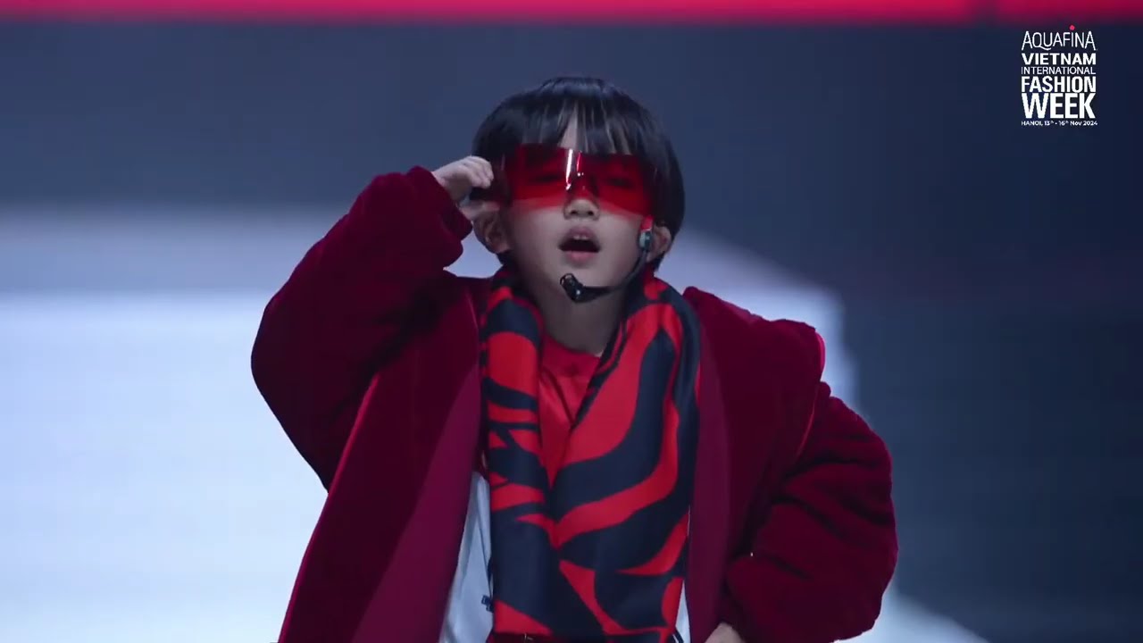 Xệ Xệ tại Aquafina Fashion Week – Tuần lễ thời trang quốc tế Việt Nam – thu đông 2024