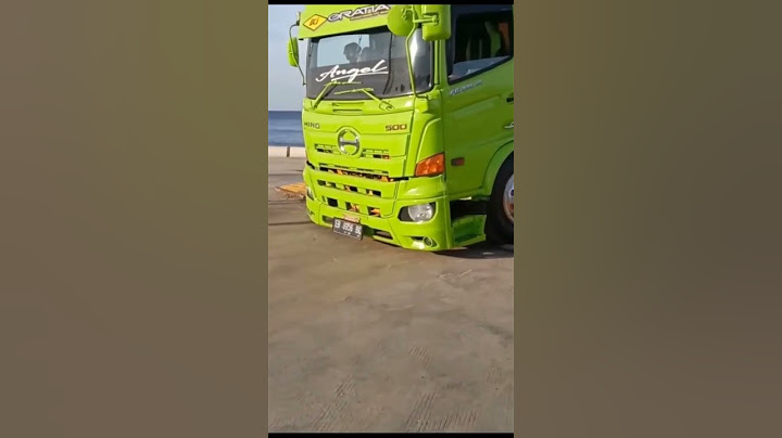 Truck Hino keluar kapal Sampek gasruk bemper depan 😱 #truckhino500 #trucklintas
