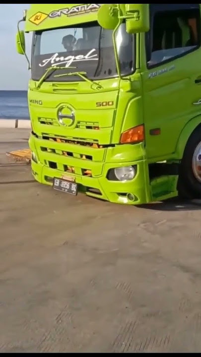 Truck Hino keluar kapal Sampek gasruk bemper depan 😱 #truckhino500 #trucklintas