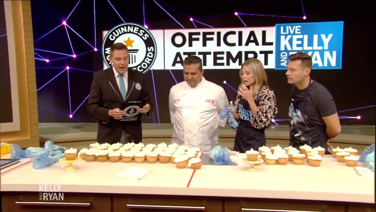 Download "Cake Boss" Buddy Valastro Breaks Cupcake Icing Guinness World Record