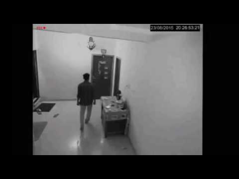 Menyeramkan Ada yang mengetuk pintu Rekaman CCTV 