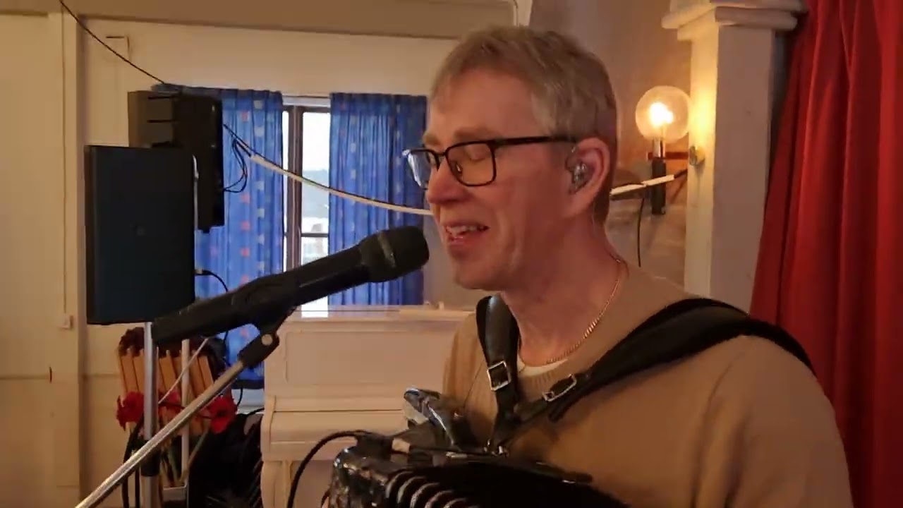 V.T.16/1-25. Tore spelar Rebusdansen