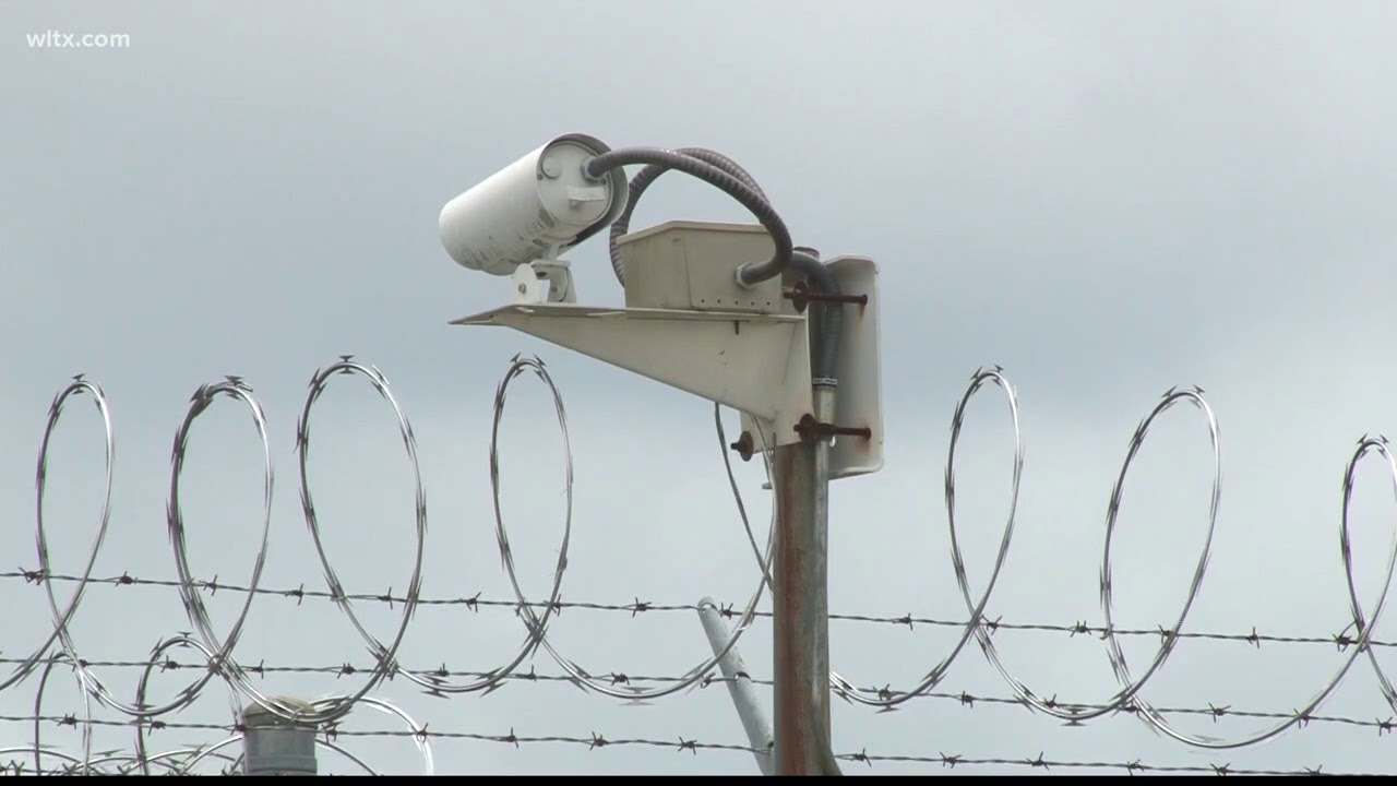 Two SC Murder Suspects on the Run After Escaping Jail - YouTube