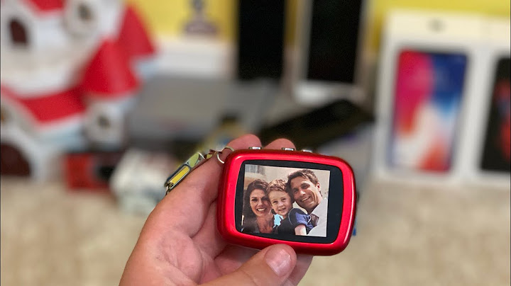 Checking out a little keychain photo device(with expanded battery)