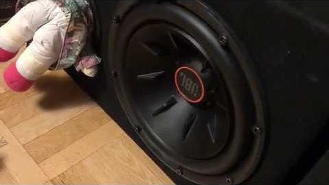 Difference in Flex  on JBL ported box (port  OPEN vs CLOSED)
