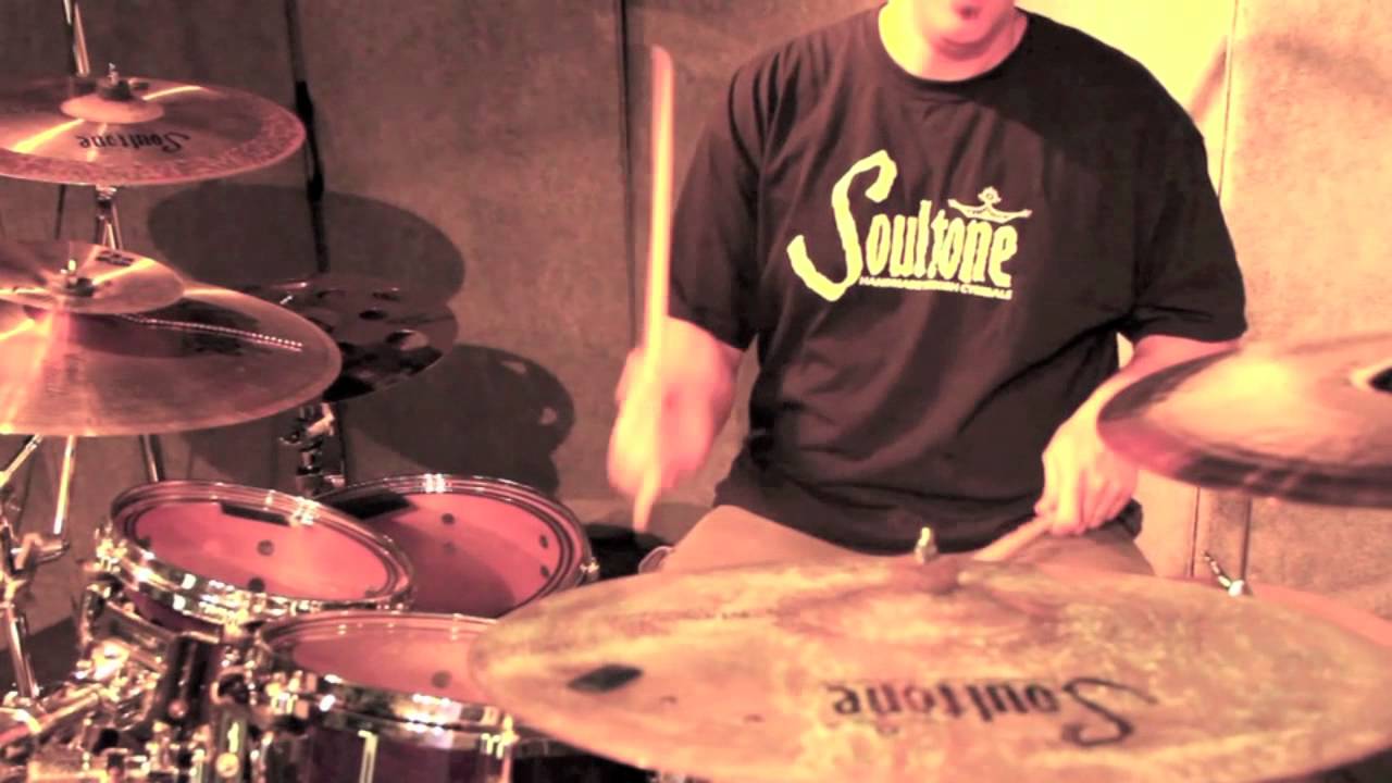 Mauricio Zottarelli - Improvising in the studio