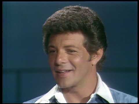 American Bandstand 1976- Interview Frankie Valli - YouTube