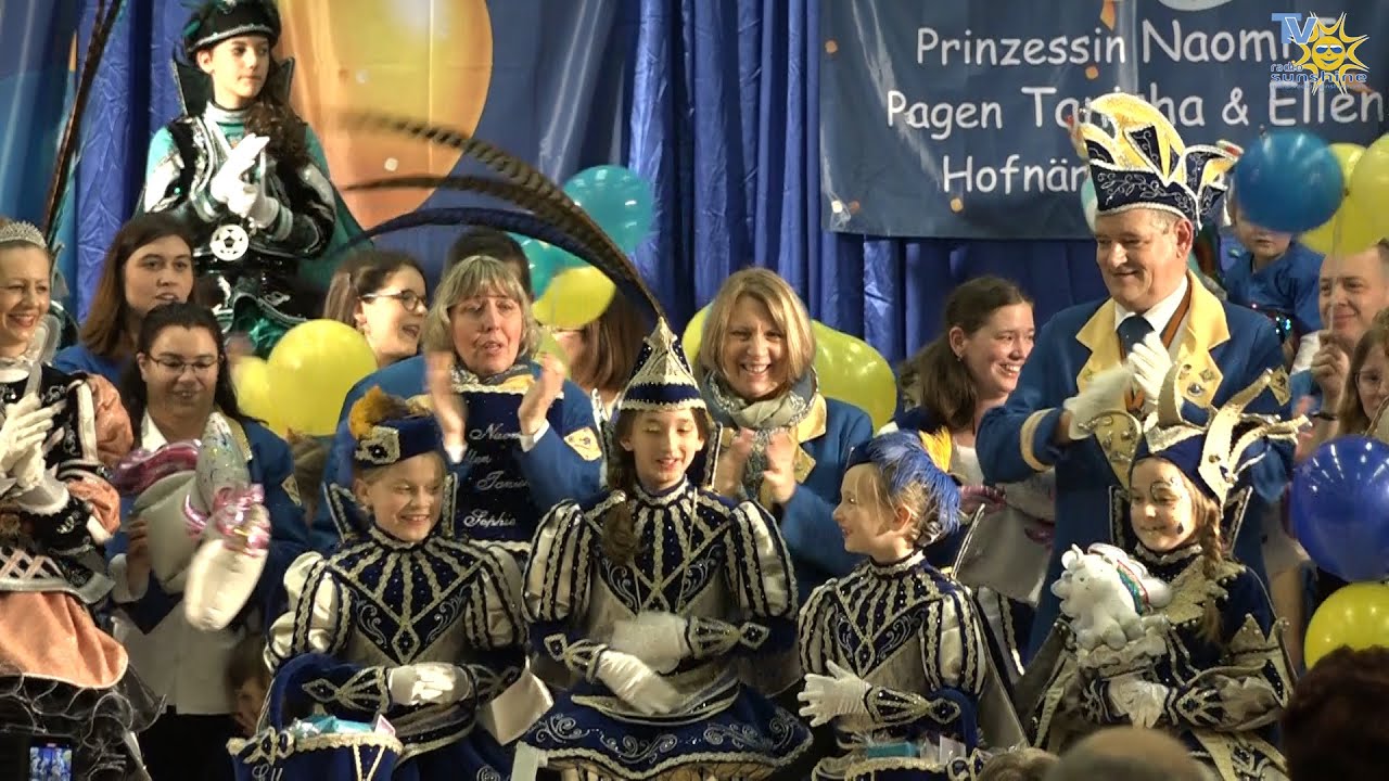 WE.HE.LO. Einmarsch und Proklamation Naomi I mit Page Tanisha, Ellen und Hofnärrin Sophie