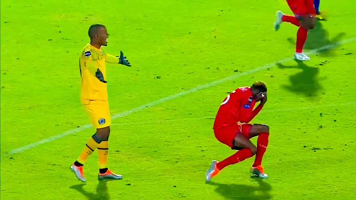Goalkeeper Ricardo Goss PUNCHES Chippa Untied Play...