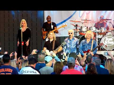 Dennis DeYoung - "Mr. Roboto" @ Sterlingfest 2018