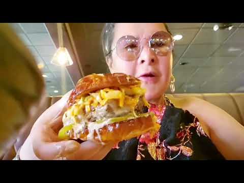 Challenge eating Sinner's Burger 🍔#burgerchallenge #satisfyingbites #hotspicy #chile #soup Challenge eating Sinner's Burger 🍔#burgerchallenge #satisfyingbites #hotspicy #chile #soup