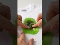 Enlever les taches de graisse des vêtements à l'aide de savon à vaisselle #Shorts