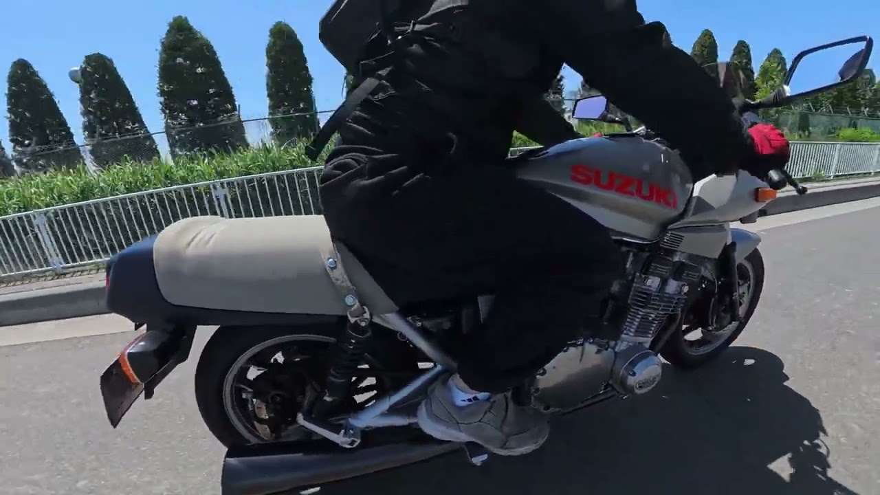 GSX750Sカタナ 刀のように鋭いフロントカウルが目を引く一台！無骨な