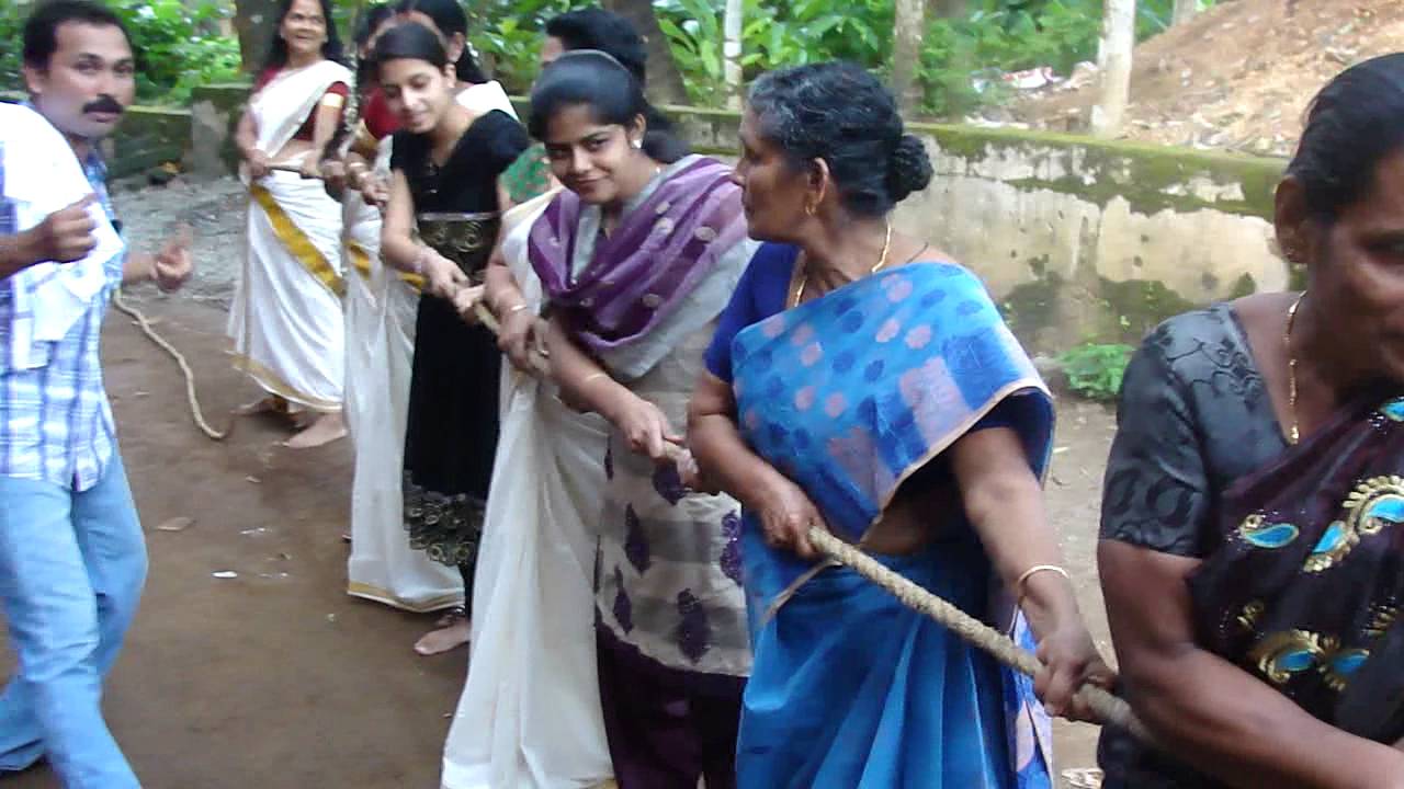 Kavalakkat Kallely Trust Kuttikad Onam 2013 Vadamvali Female - YouTube