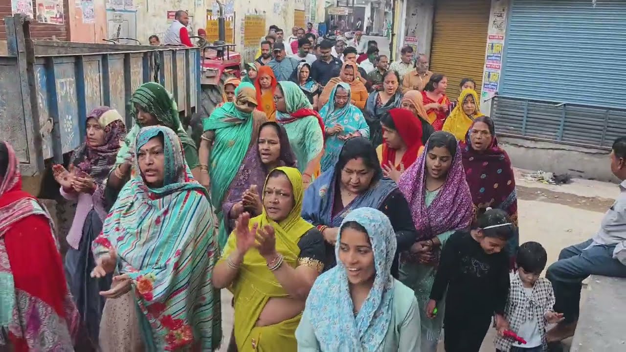 Mahila Sangeet Holi Shri Radha Rani ki Prabhat feri mein Atrauli mein 5.3.2026 