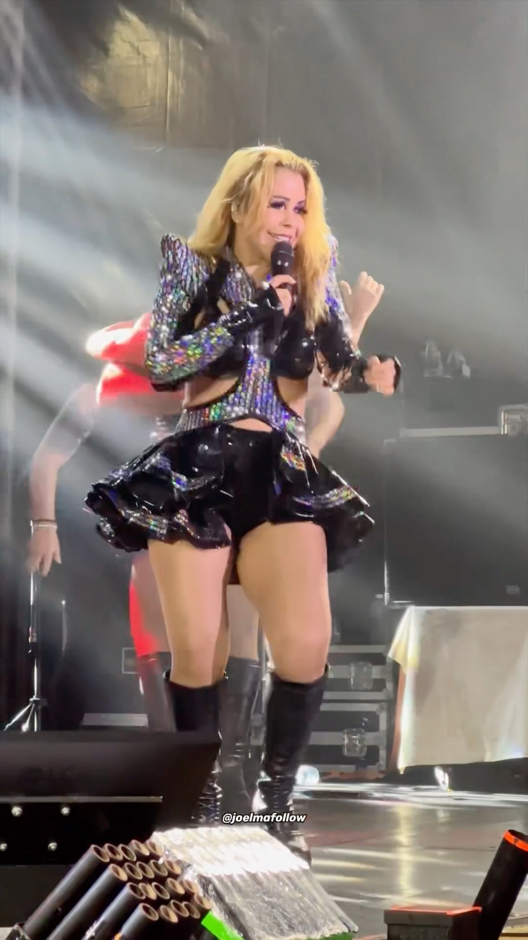 Joelma cantando Lágrimas de Amor