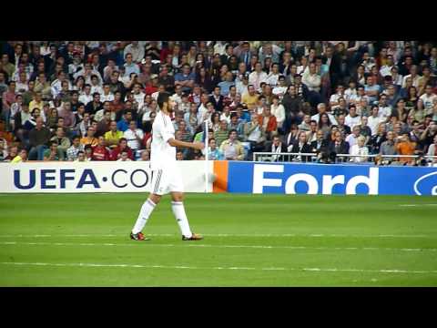 Real Madrid player Raul Albiol - follow the defender's movements during a match