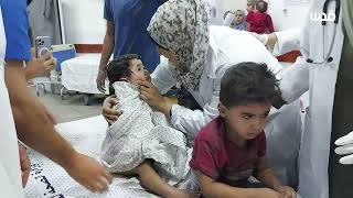 Thumbnail for انهيار الطبيبة هديل الجمل عند وصول عائلتها جرحى إلى المستشفى، إثر قصف الاحتلال في رفح.