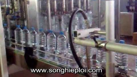 Dây chuyền dựng chai chiết rót vặn nắp chai nước suối tự động 3 trong 1