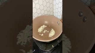 Tumis bawang putih cincang #masak #tumis #bawangputih #masakanrumahan #resep #resepsimple #asmr