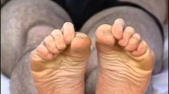 Galonefull Crunch Wiggle Feet.mov