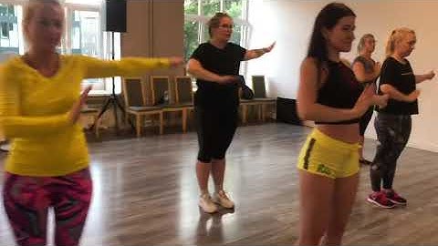 Ana Arruda - Samba no Pé Class