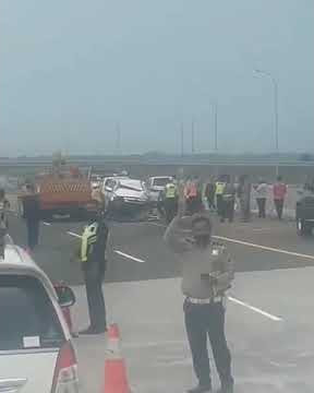 Evakuasi kecelakaan maut vanesa angel dan suami di tol jombang Shorts