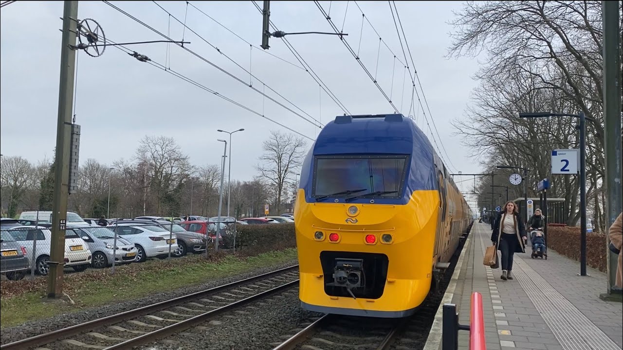Trains at Veenendaal-de Klomp