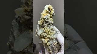 Video preview: Aquamarine with Mica — Xuebaoding, Sichuan, China · 16 cm