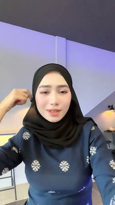 awek melayu baju kurung biru