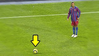 Ronaldinho Assisting Lionel Messi