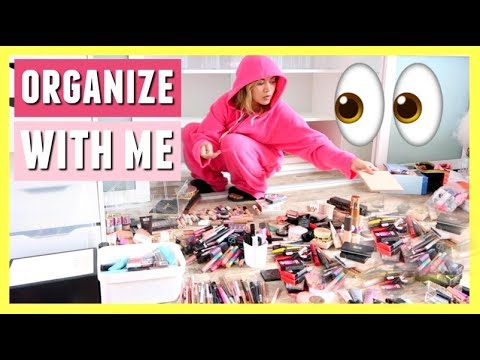 ORGANIZING MY NEW BEAUTY ROOM!