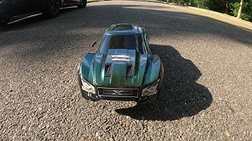 XMAXX 8S vs ERevo 2.0 Battle Bash! Wide Max Bash