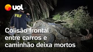 Colisão frontal entre carros e caminhão deixa seis mortos em rodovia do RS Colisão frontal entre carros e caminhão deixa seis mortos em rodovia do RS
