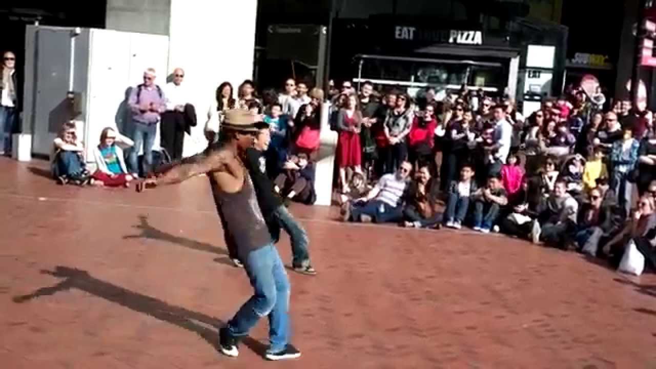 Nokia 808 - Sydney Street Performers