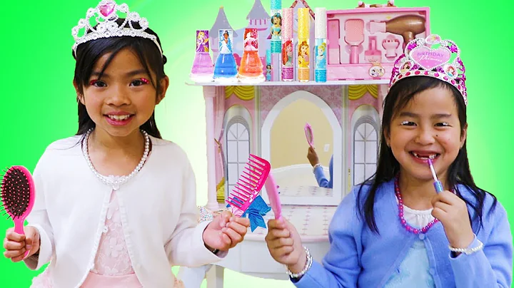 Jannie & Emma Pretend Play Dress Up and Going to t...