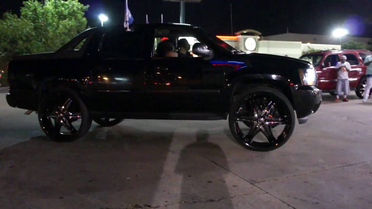 Murdered Out Chevy Avalanche on 32" Diablo Wheels