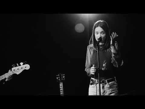 Liz Huett | "H8U" | Live From YouTube Nashville