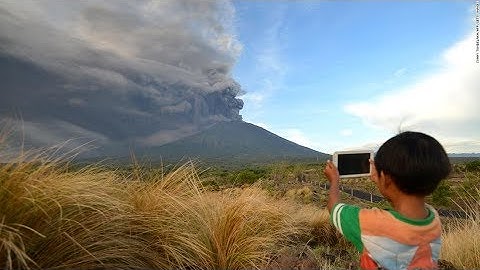 Locals in Bali brace for a major volcanic eruption
