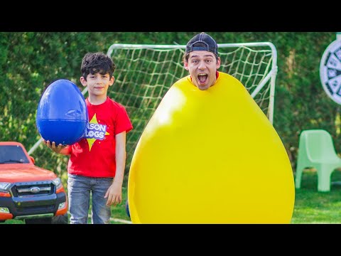 Јасон скрива играчке у огромним магичним јајима