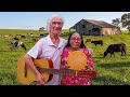 ENTRE VIOLÃO E VACAS!!! CONHEÇA A EMOCIONANTE HISTÓRIA DESSE CASAL NA ROÇA 
