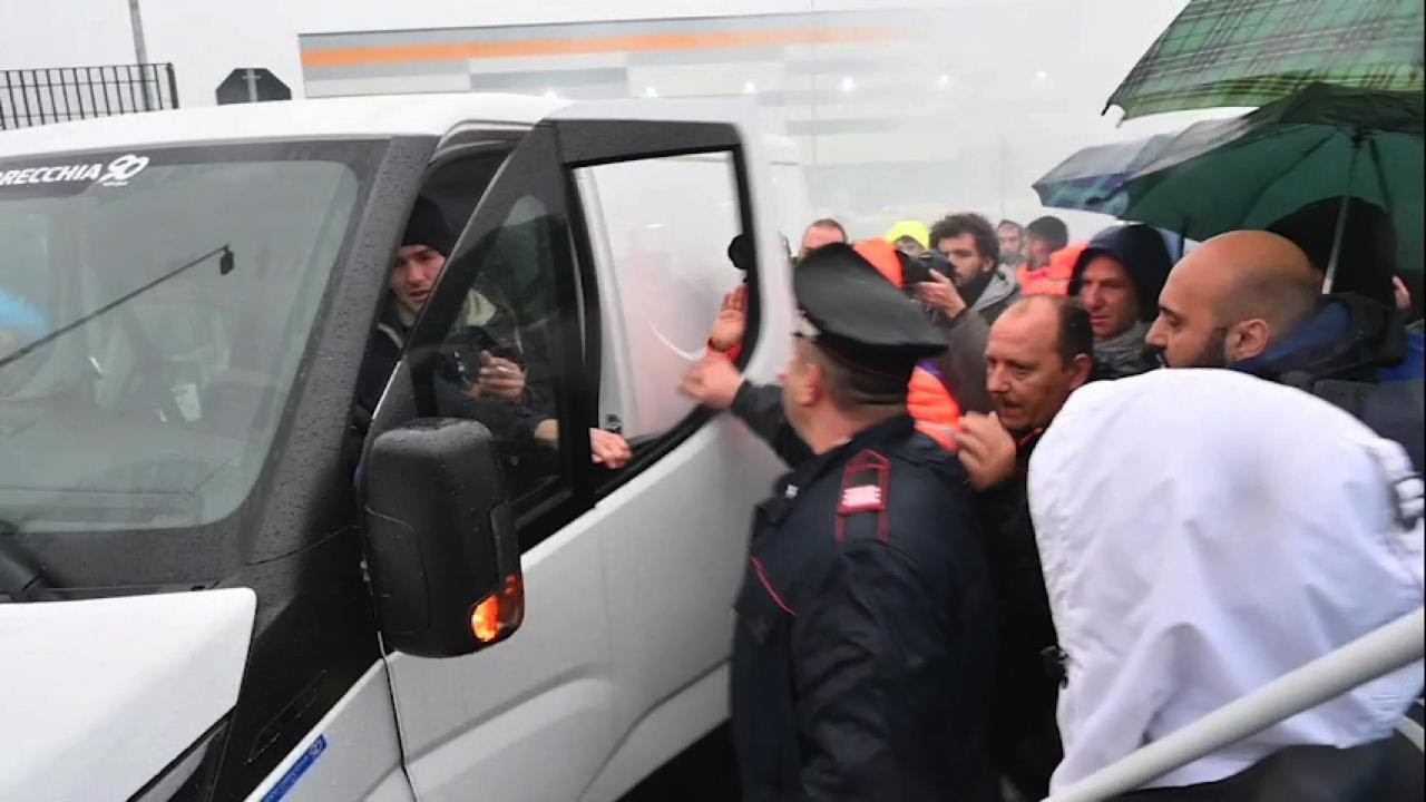 Brandizzo, sciopero dei corrieri di Amazon mette a rischio il black friday: 