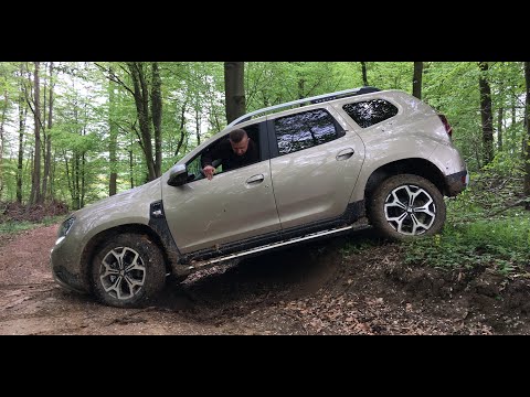 Dacia Duster 4x4 forest offroad