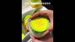 If happiness is receiving a large box of durian Naipizi yogurt arranged by a good friend, durian